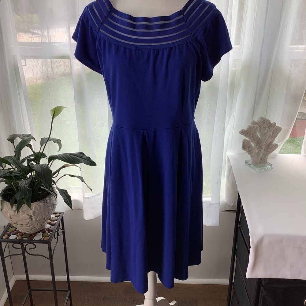 City chic dress